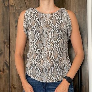 Comfortable cheetah print shirt with ruffled sleeves.